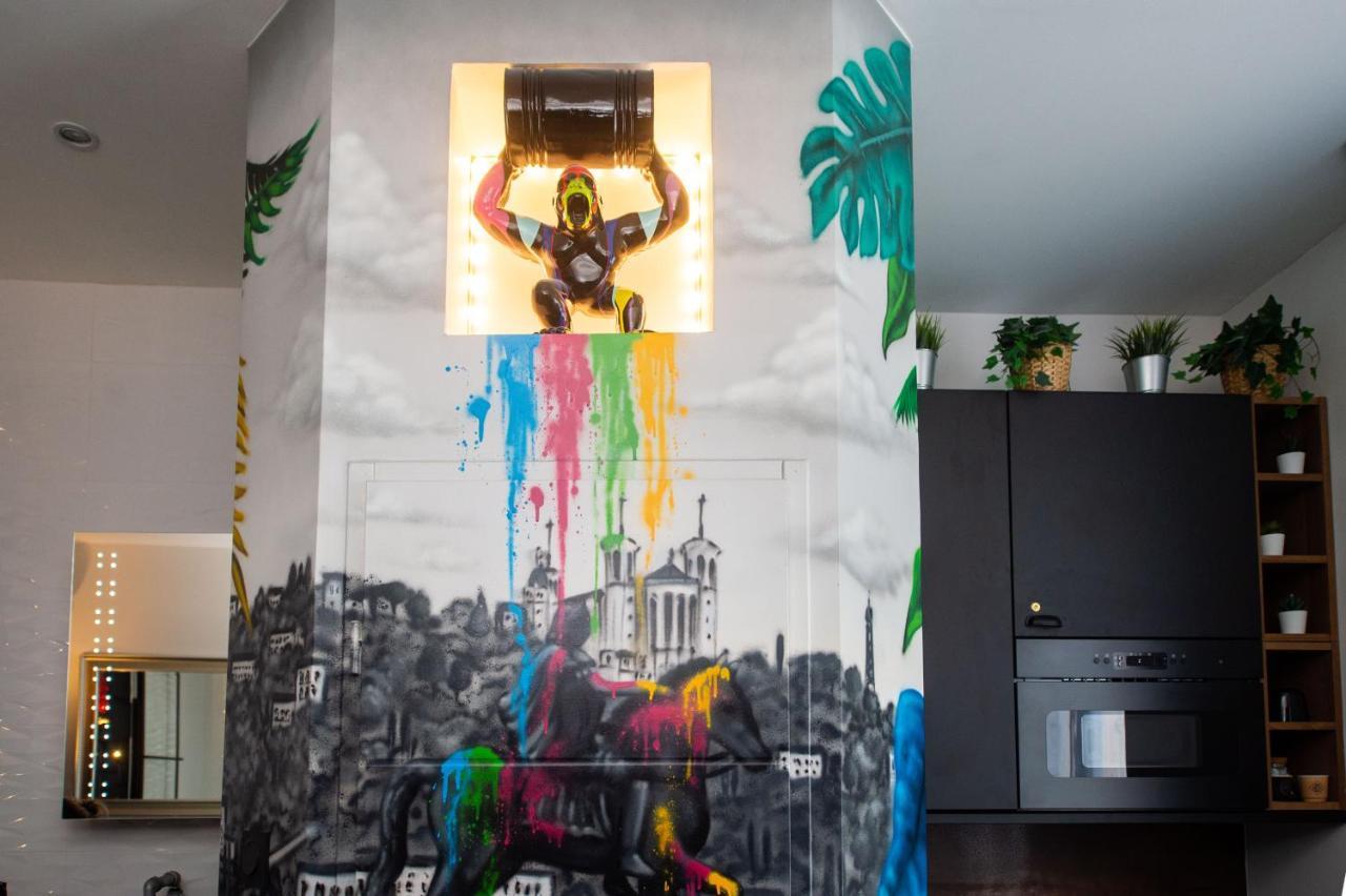 Urban Jungle Apartment *